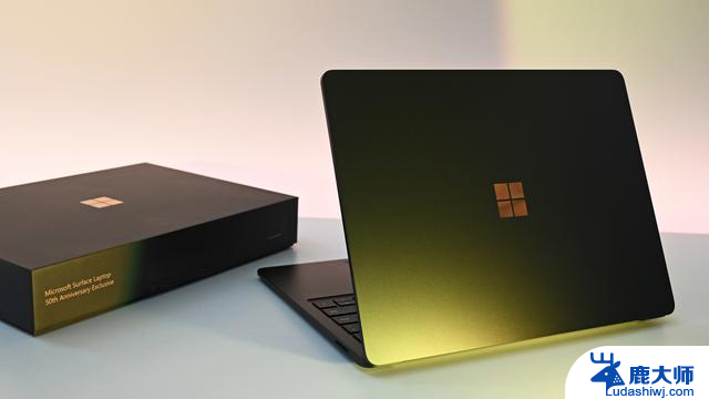 微软Surface Laptop 7 50周年纪念版金色Logo专属壁纸震撼亮相