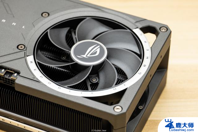 旗舰显卡ROG RTX5080游戏测评：性能超群，更有实力展现不止于性能